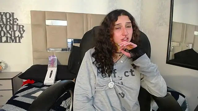 Queenjenn   online show from December 26, 4:47 pm