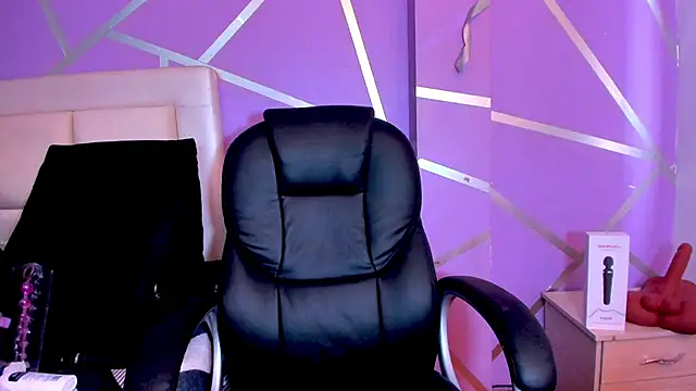 Queenjenn   online show from January 29, 5:02 pm