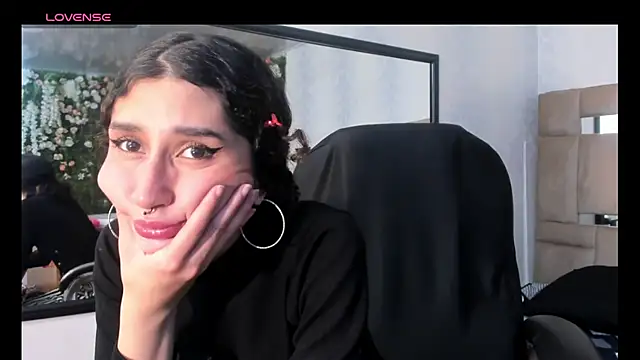 Queenjenn   online show from February 13, 3:24 pm