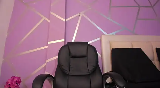 Queenjenn   online show from February 16, 7:15 am