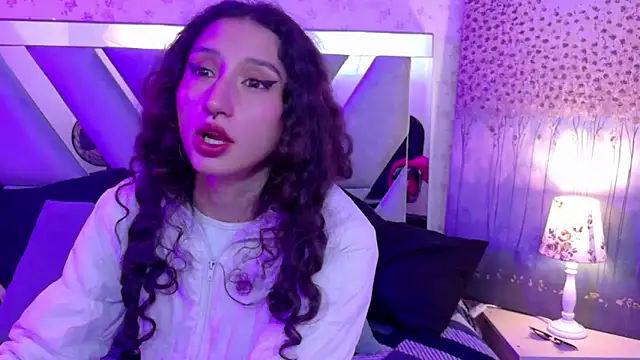 Queenjenn   online show from April 22, 11:28 pm