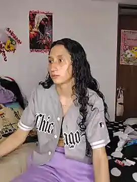 Queenjenn   online show from May 29, 7:45 pm