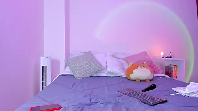 emillyhills online show from December 17, 6:02 am