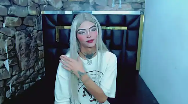 Snapshot of Luna_and_valery chatting on January 4, 8:16 pm Luna and valery online show from January 4, 8:16 pm