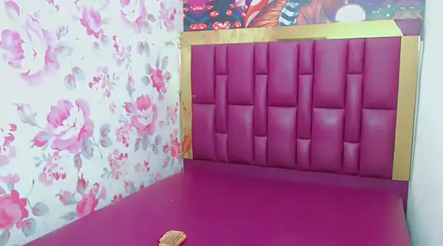 Snapshot of Luna_and_valery chatting on January 13, 8:04 pm Luna and valery online show from January 13, 8:04 pm