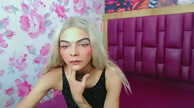 Snapshot of Luna_and_valery chatting on January 29, 7:43 pm Luna and valery online show from January 29, 7:43 pm