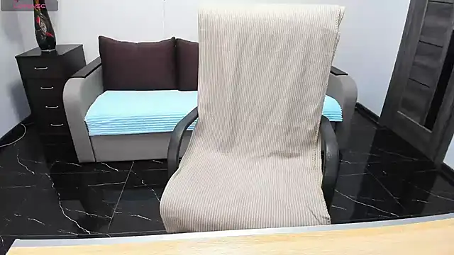 Snapshot of Angelina_Clarks chatting on December 14, 9:29 am Angelina Clarks online show from December 14, 9:29 am