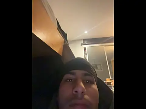 Snapshot of johnycash21 chatting on March 13, 8:43 am johnycash21 online show from March 13, 8:43 am