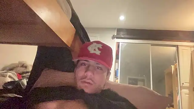 Snapshot of johnycash21 chatting on April 16, 3:29 am johnycash21 online show from April 16, 3:29 am