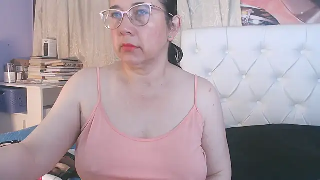 Snapshot of maturepriscila chatting on February 28, 2:20 pm maturepriscila online show from February 28, 2:20 pm