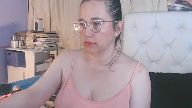 Snapshot of maturepriscila chatting on February 28, 6:31 pm maturepriscila online show from February 28, 6:31 pm