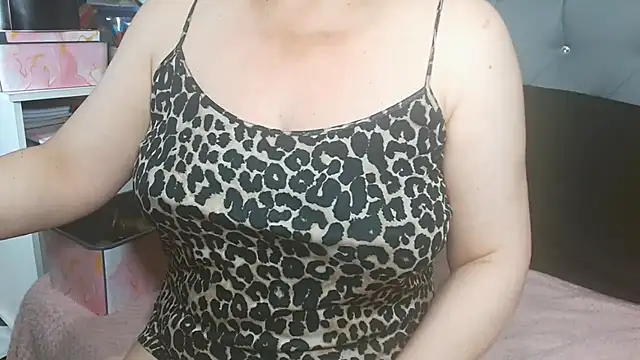 Snapshot of maturepriscila chatting on June 23, 12:58 pm maturepriscila online show from June 23, 12:58 pm