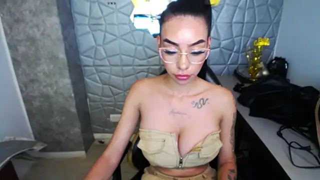 Tiffanny online show from March 11, 6:41 pm