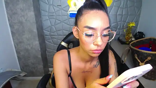 Tiffanny online show from March 12, 6:33 pm