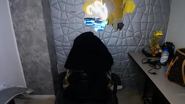 Tiffanny online show from March 13, 12:46 pm