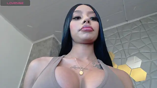 Tiffanny online show from October 11, 3:10 pm