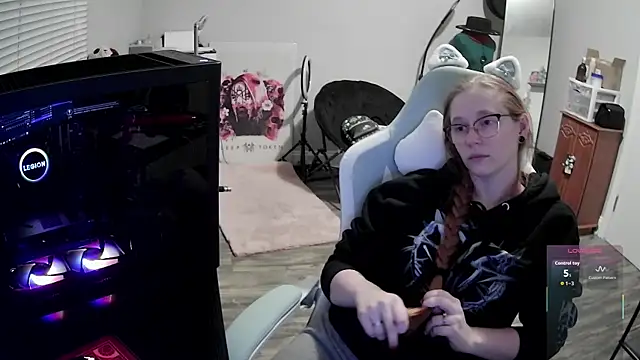 LilyFoxxx online show from December 17, 6:08 am