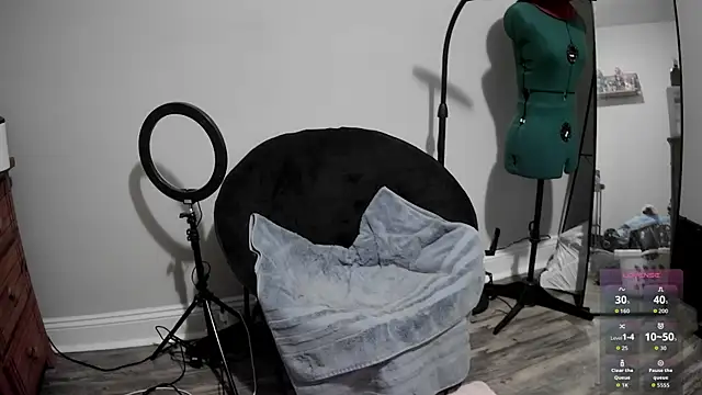 LilyFoxxx online show from January 10, 6:59 am