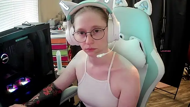 Snapshot of LilyFoxxx chatting on July 3, 11:00 pm LilyFoxxx online show from July 3, 11:00 pm