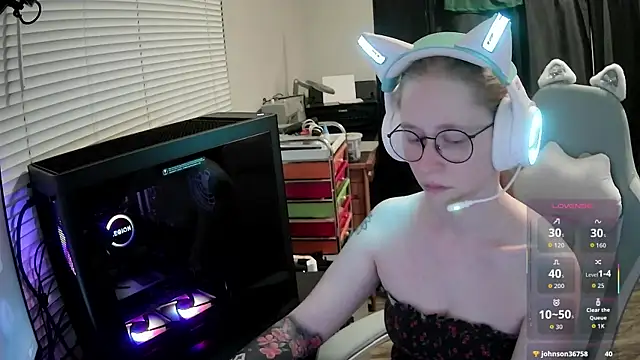 Snapshot of LilyFoxxx chatting on July 20, 5:11 am LilyFoxxx online show from July 20, 5:11 am