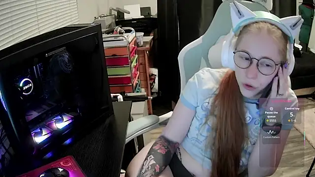 Snapshot of LilyFoxxx chatting on July 22, 5:10 am LilyFoxxx online show from July 22, 5:10 am