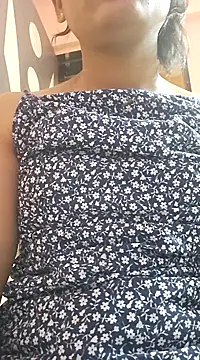 Snapshot of Aaliyalove1 chatting on February 1, 10:13 pm Aaliyalove1 online show from February 1, 10:13 pm