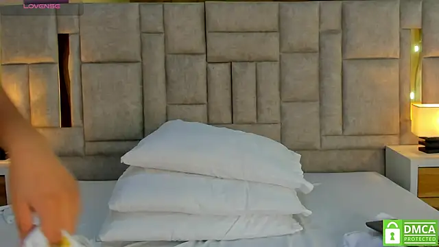 valtira nova online show from March 29, 7:25 pm