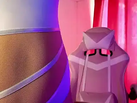 Snapshot of Sweet_xuee18 chatting on December 17, 9:16 pm Sweet xuee18 online show from December 17, 9:16 pm