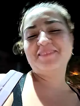 Snapshot of alexax0 chatting on February 7, 12:20 am alexax0 online show from February 7, 12:20 am