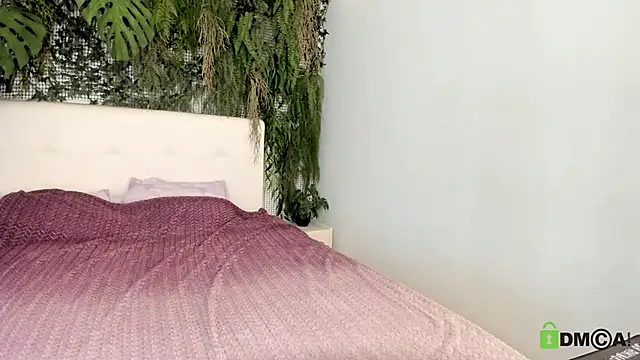 Snapshot of ElizaNik_ chatting on September 21, 4:41 pm ElizaNik  online show from September 21, 4:41 pm