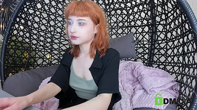 Snapshot of ElizaNik_ chatting on December 4, 6:12 am ElizaNik online show from December 4, 6:12 am