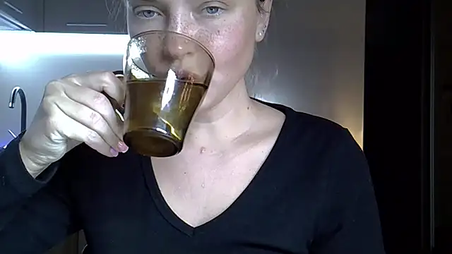 Lucky Anna online show from February 10, 9:41 pm