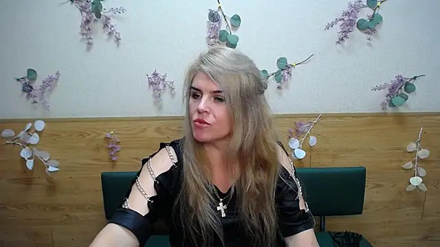 Snapshot of Julya_Barbi chatting on December 17, 6:02 am Julya Barbi online show from December 17, 6:02 am