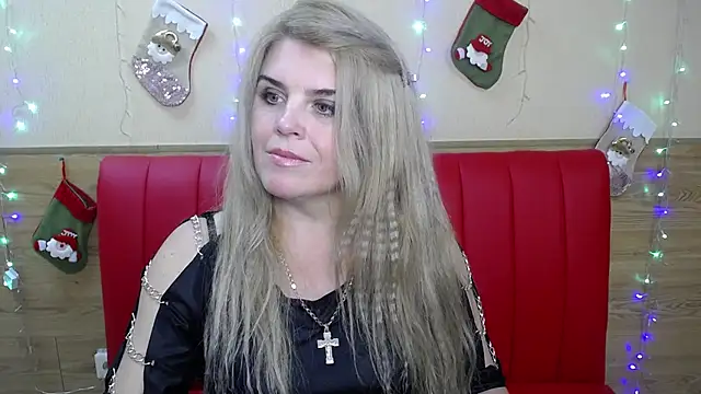 Snapshot of Julya_Barbi chatting on December 18, 6:25 pm Julya Barbi online show from December 18, 6:25 pm