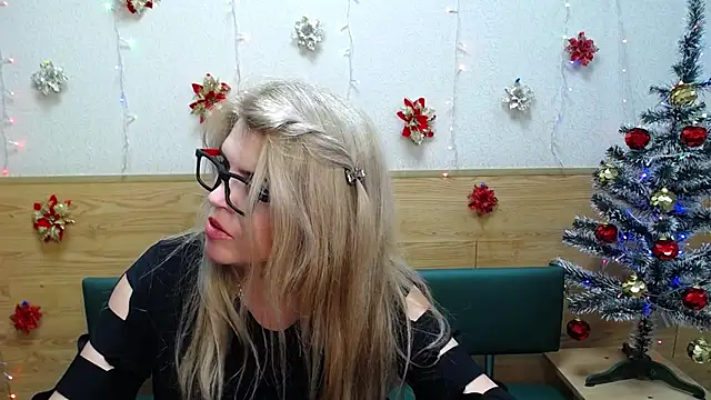 Snapshot of Julya_Barbi chatting on December 20, 12:38 pm Julya Barbi online show from December 20, 12:38 pm