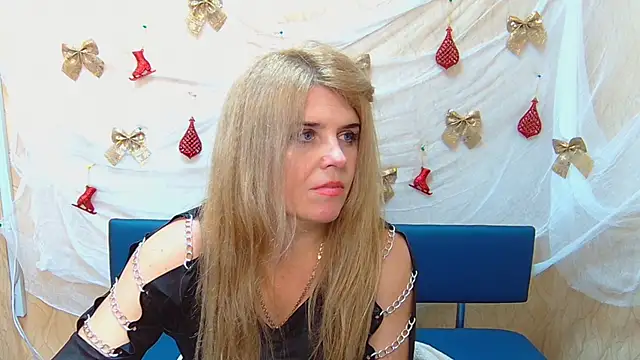 Snapshot of Julya_Barbi chatting on December 22, 5:53 pm Julya Barbi online show from December 22, 5:53 pm