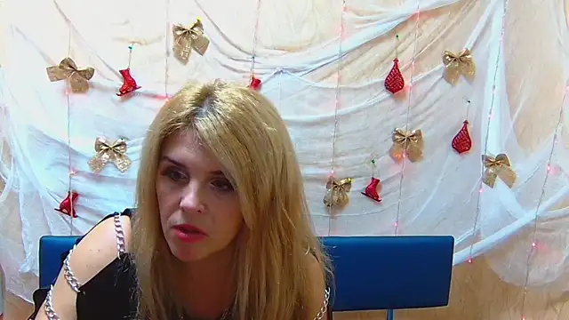Snapshot of Julya_Barbi chatting on December 29, 6:05 pm Julya Barbi online show from December 29, 6:05 pm