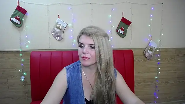 Snapshot of Julya_Barbi chatting on January 13, 12:30 am Julya Barbi online show from January 13, 12:30 am