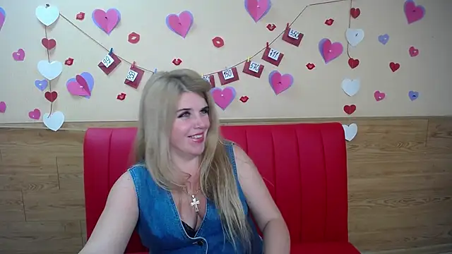 Snapshot of Julya_Barbi chatting on February 4, 12:11 pm Julya Barbi online show from February 4, 12:11 pm