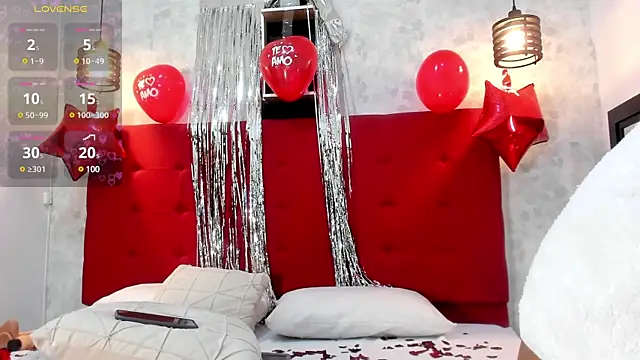Snapshot of SilvannaFit chatting on February 14, 10:58 pm SilvannaFit online show from February 14, 10:58 pm