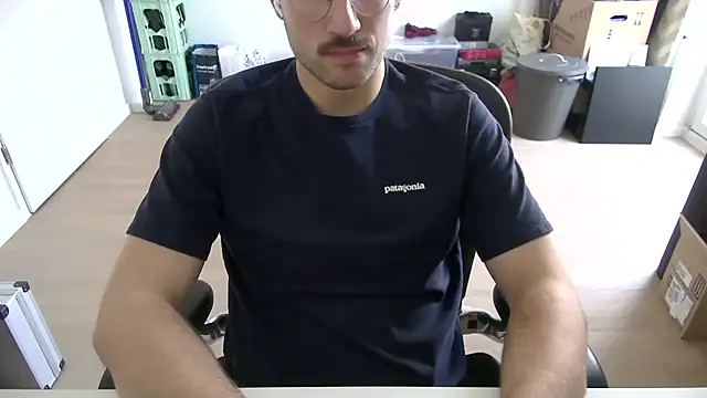 taallguyy 196 online show from November 21, 9:52 am