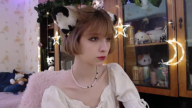 cloudgirrl online show from March 1, 10:10 pm