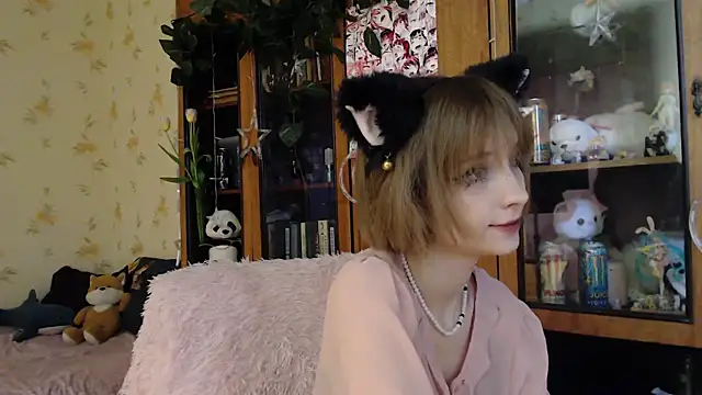 cloudgirrl online show from March 9, 7:23 am