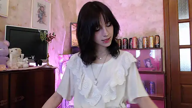 Snapshot of cloudgirrl chatting on March 28, 11:43 am cloudgirrl online show from March 28, 11:43 am