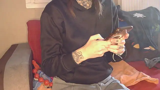 liloucamchaudee online show from December 5, 8:23 am