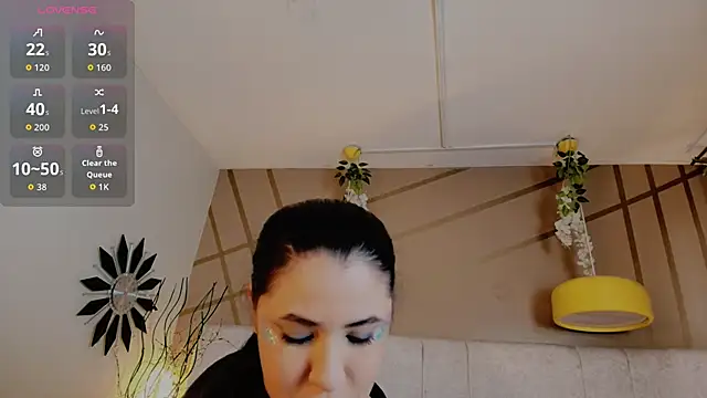 frreeya online show from March 11, 9:10 pm