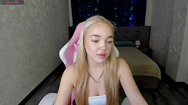 Christy Little online show from February 17, 12:54 am