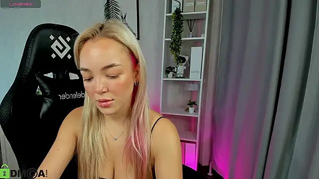 Christy Little online show from November 17, 12:49 am