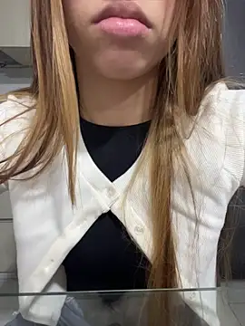 Snapshot of Aaliyah_Salma chatting on May 24, 12:04 am Aaliyah Salma online show from May 24, 12:04 am