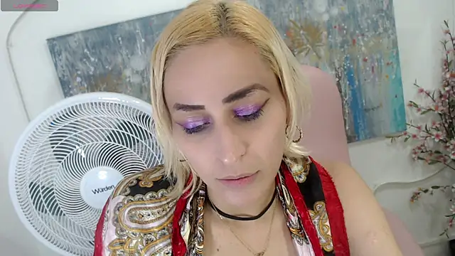Snapshot of ariana_crazzy chatting on January 15, 9:30 pm ariana crazzy online show from January 15, 9:30 pm